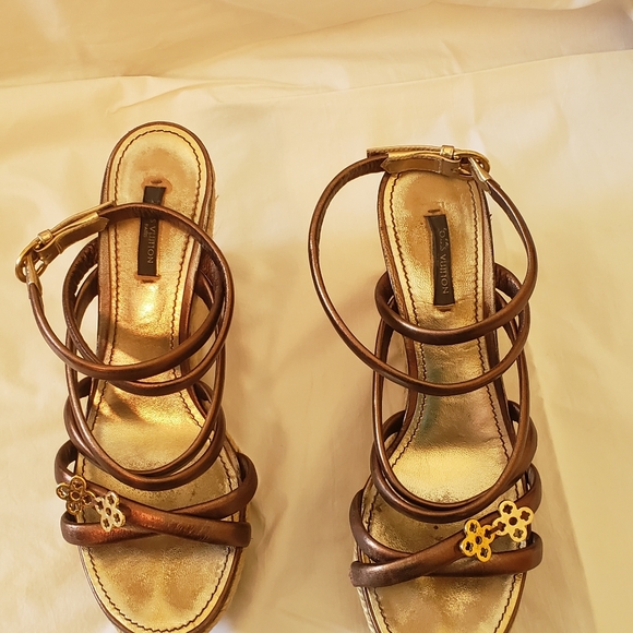 Louis Vuitton Bronze strappy sandals - Picture 1 of 15
